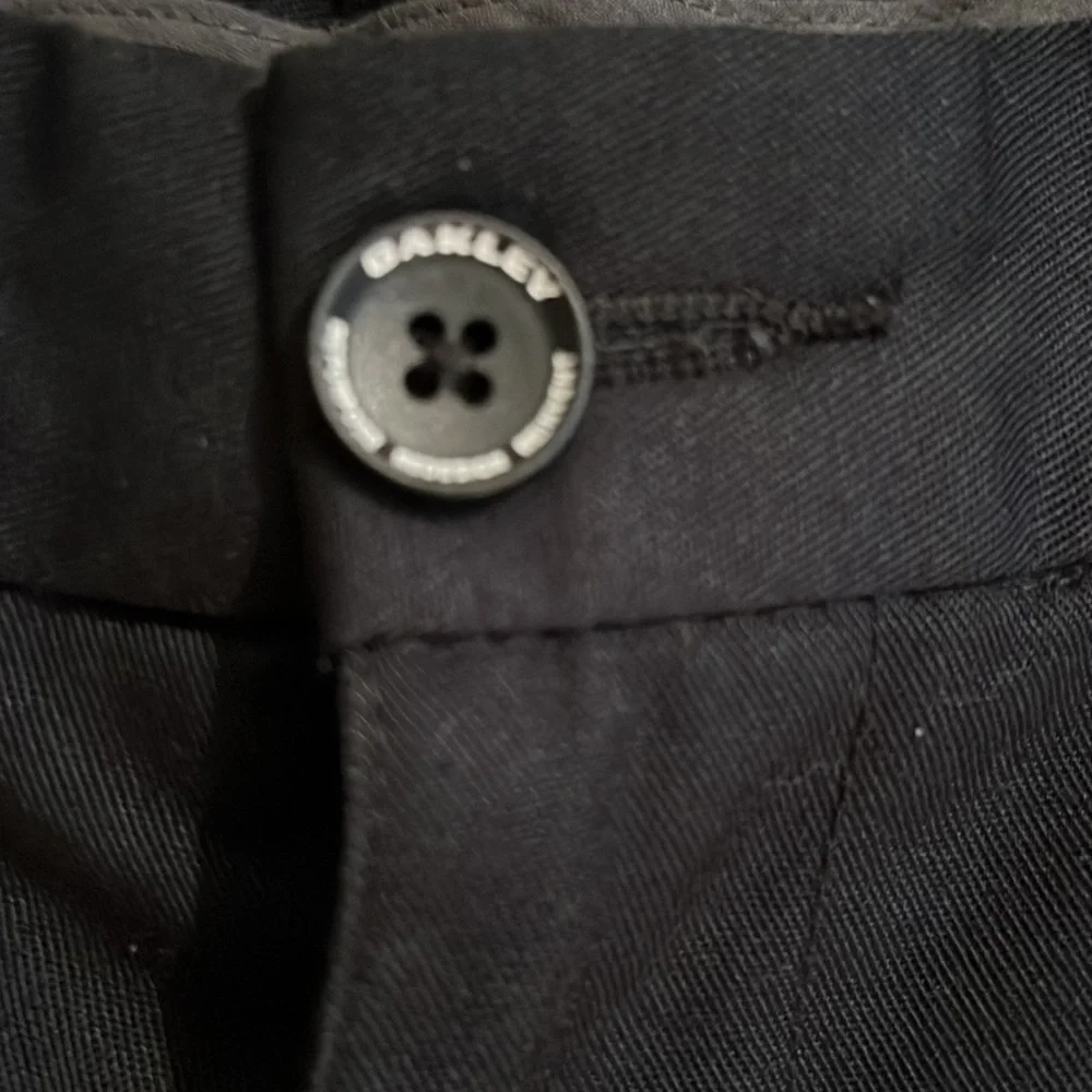 Oakley Men’s Shorts in Black. Sz 36
